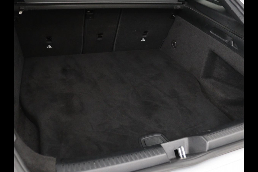 Mercedes-Benz CLA-Klasse Shooting Brake 250e Business Solution AMG Limited | Adaptive cruise | Stoelverwarming | Carplay | Sfeerverlichting | Leder/Alcantara | Navigatie | Full LED