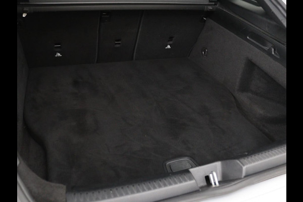 Mercedes-Benz CLA-Klasse Shooting Brake 250e Business Solution AMG Limited | Adaptive cruise | Stoelverwarming | Carplay | Sfeerverlichting | Leder/Alcantara | Navigatie | Full LED