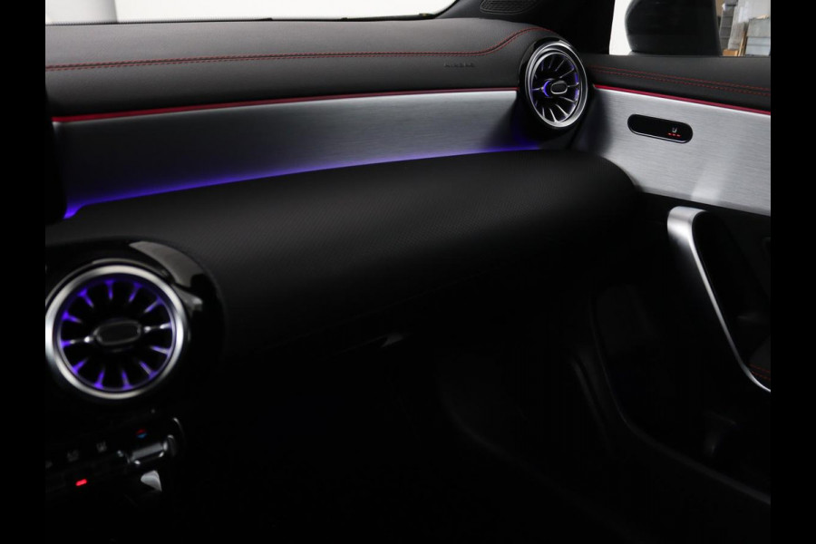 Mercedes-Benz CLA-Klasse Shooting Brake 250e Business Solution AMG Limited | Adaptive cruise | Stoelverwarming | Carplay | Sfeerverlichting | Leder/Alcantara | Navigatie | Full LED