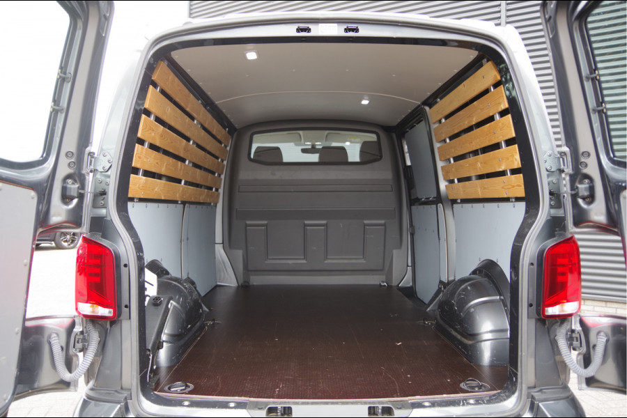 Volkswagen Transporter 2.0 TDI L2 BULLI, 150PK AUT. LED, ADAPT. CRUISE, DIGITAL COCKPIT, NAVI, AIRCO, APPLE CARPLAY, NL AUTO, NAP