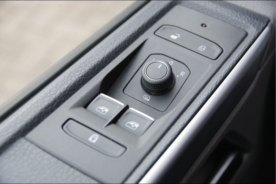 Volkswagen Transporter 2.0 TDI L2 BULLI, 150PK AUT. LED, ADAPT. CRUISE, DIGITAL COCKPIT, NAVI, AIRCO, APPLE CARPLAY, NL AUTO, NAP