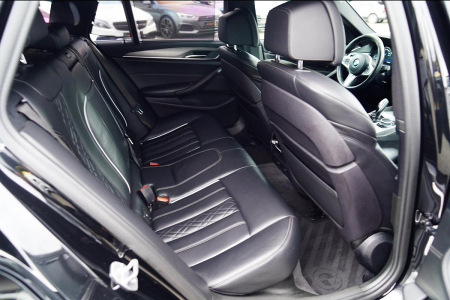 BMW 5 Serie Touring 540i xDrive High Executive | 360 Camera | Massage | Headup | Carbon delen exterieur | BMW LED | Dealer onderho