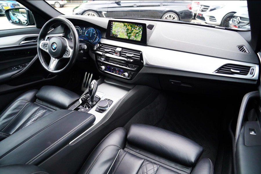 BMW 5 Serie Touring 540i xDrive High Executive | 360 Camera | Massage | Headup | Carbon delen exterieur | BMW LED | Dealer onderho