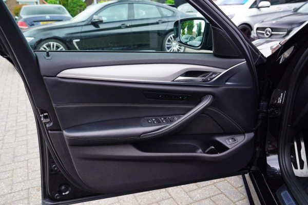 BMW 5 Serie Touring 540i xDrive High Executive | 360 Camera | Massage | Headup | Carbon delen exterieur | BMW LED | Dealer onderho