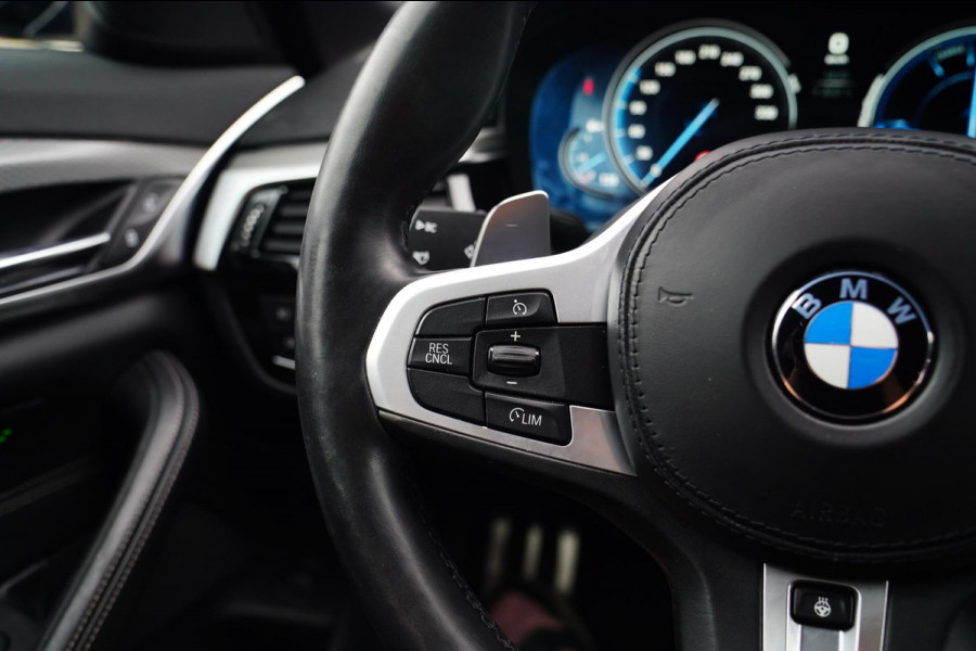 BMW 5 Serie Touring 540i xDrive High Executive | 360 Camera | Massage | Headup | Carbon delen exterieur | BMW LED | Dealer onderho