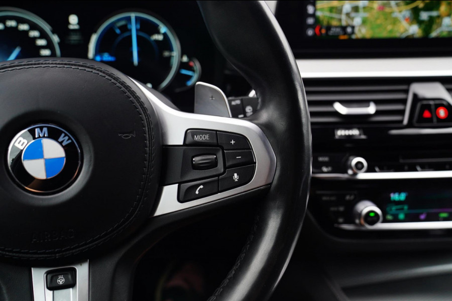 BMW 5 Serie Touring 540i xDrive High Executive | 360 Camera | Massage | Headup | Carbon delen exterieur | BMW LED | Dealer onderho