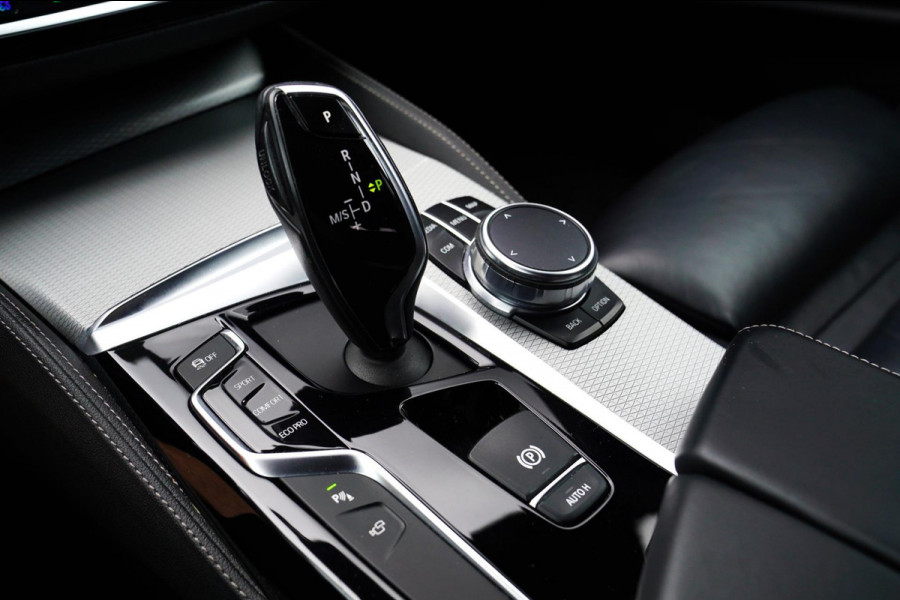 BMW 5 Serie Touring 540i xDrive High Executive | 360 Camera | Massage | Headup | Carbon delen exterieur | BMW LED | Dealer onderho