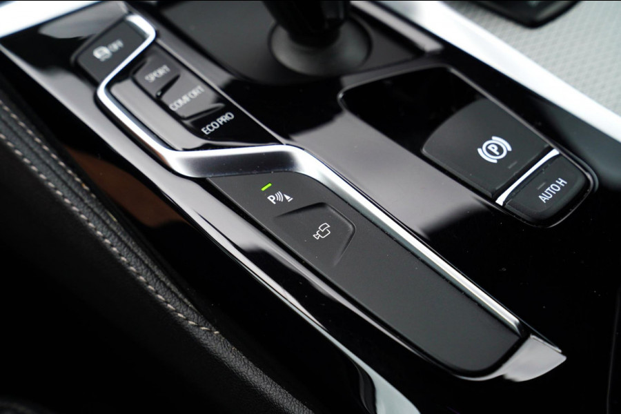 BMW 5 Serie Touring 540i xDrive High Executive | 360 Camera | Massage | Headup | Carbon delen exterieur | BMW LED | Dealer onderho