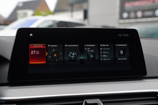 BMW 5 Serie Touring 540i xDrive High Executive | 360 Camera | Massage | Headup | Carbon delen exterieur | BMW LED | Dealer onderho