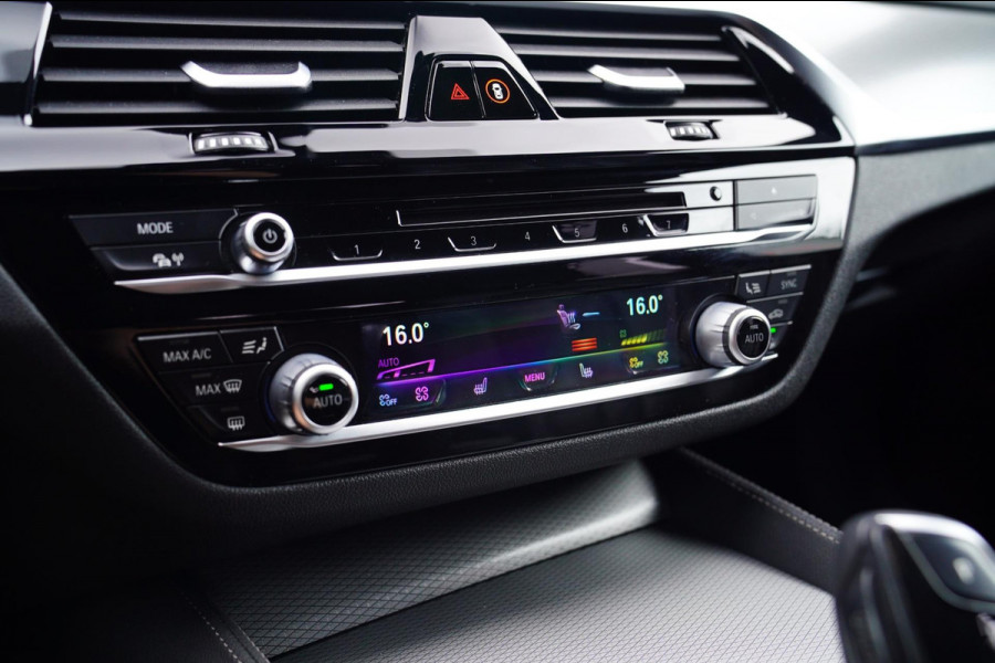 BMW 5 Serie Touring 540i xDrive High Executive | 360 Camera | Massage | Headup | Carbon delen exterieur | BMW LED | Dealer onderho