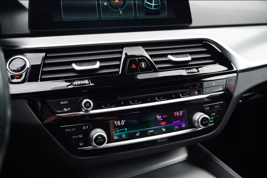 BMW 5 Serie Touring 540i xDrive High Executive | 360 Camera | Massage | Headup | Carbon delen exterieur | BMW LED | Dealer onderho
