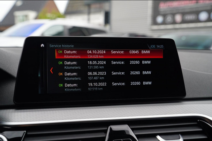 BMW 5 Serie Touring 540i xDrive High Executive | 360 Camera | Massage | Headup | Carbon delen exterieur | BMW LED | Dealer onderho