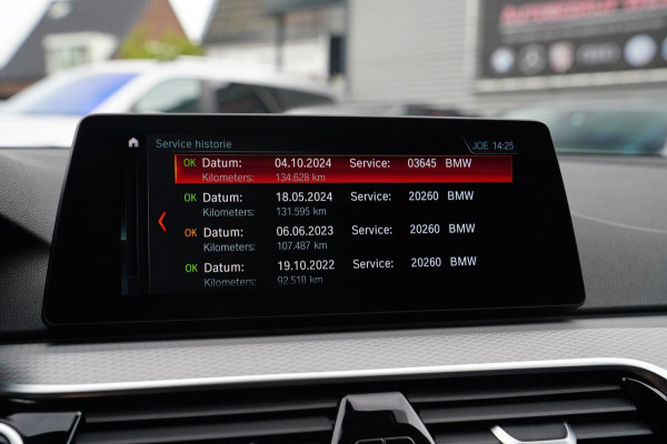 BMW 5 Serie Touring 540i xDrive High Executive | 360 Camera | Massage | Headup | Carbon delen exterieur | BMW LED | Dealer onderho
