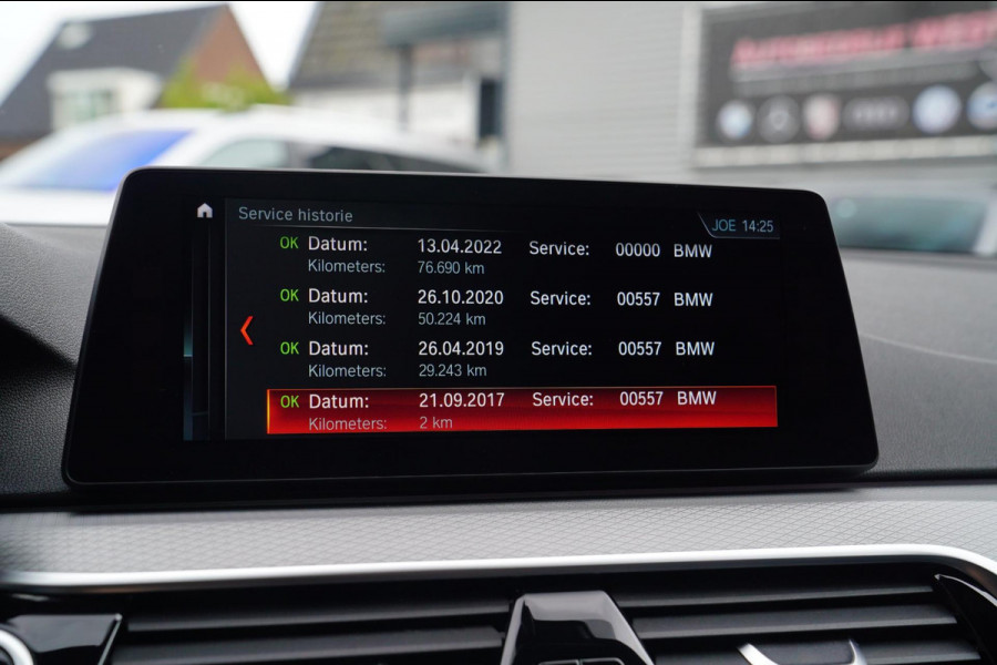 BMW 5 Serie Touring 540i xDrive High Executive | 360 Camera | Massage | Headup | Carbon delen exterieur | BMW LED | Dealer onderho