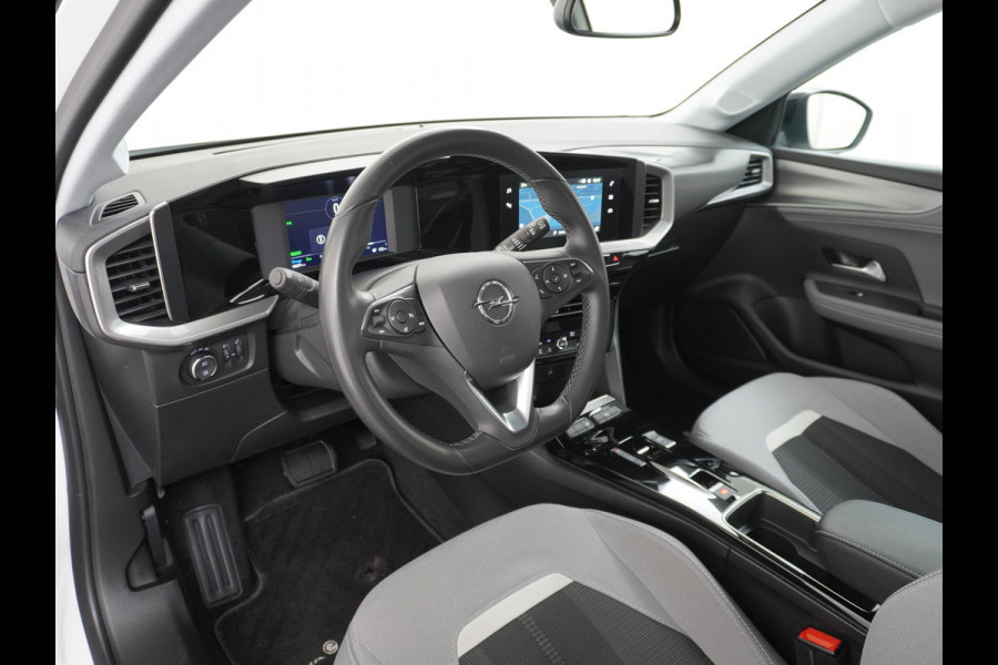 Opel Mokka-e Elegance 50-kWh 11kw 360Camera VirtualCockpit Apple/Android Bordherk. Lane-dep. Navi Led Keyless 1/2Leer Licht-/Zichtpakket Dab Usb Bluetooth CruiseControl Pdc Isofix Ecc 4xElek.Ramen.Spiegels 17''LM 136pk NL-auto!