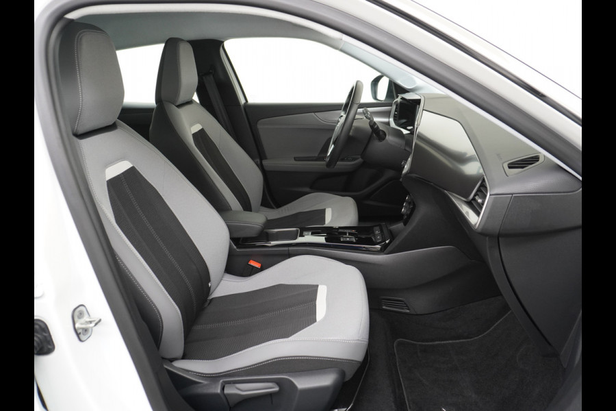 Opel Mokka-e Elegance 50-kWh 11kw 360Camera VirtualCockpit Apple/Android Bordherk. Lane-dep. Navi Led Keyless 1/2Leer Licht-/Zichtpakket Dab Usb Bluetooth CruiseControl Pdc Isofix Ecc 4xElek.Ramen.Spiegels 17''LM 136pk NL-auto!