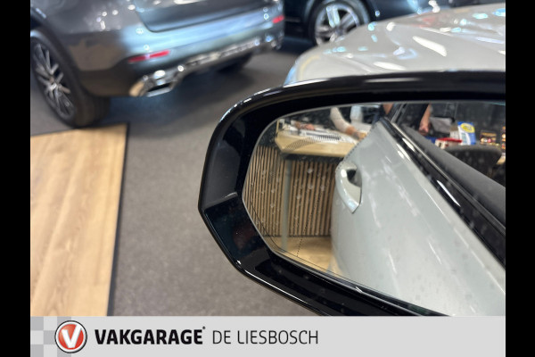 Volvo V60 2.0 T6 Recharge AWD R-Design / Panorama-dak / Trekhaak / Leder / Harman-kardon