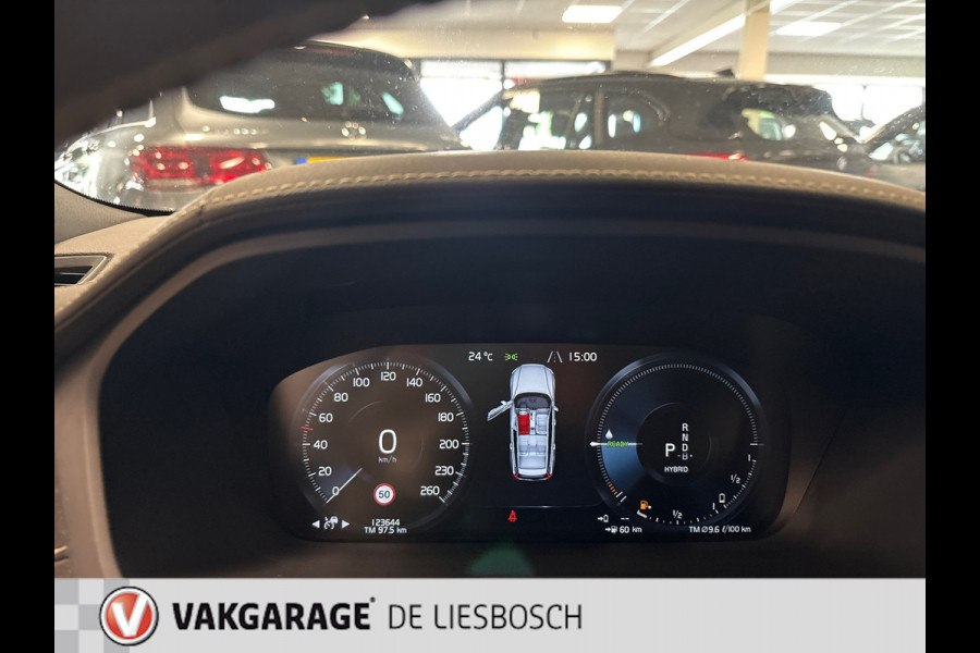 Volvo V60 2.0 T6 Recharge AWD R-Design / Panorama-dak / Trekhaak / Leder / Harman-kardon