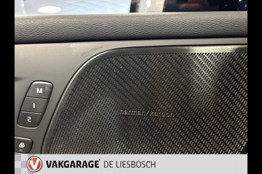Volvo V60 2.0 T6 Recharge AWD R-Design / Panorama-dak / Trekhaak / Leder / Harman-kardon