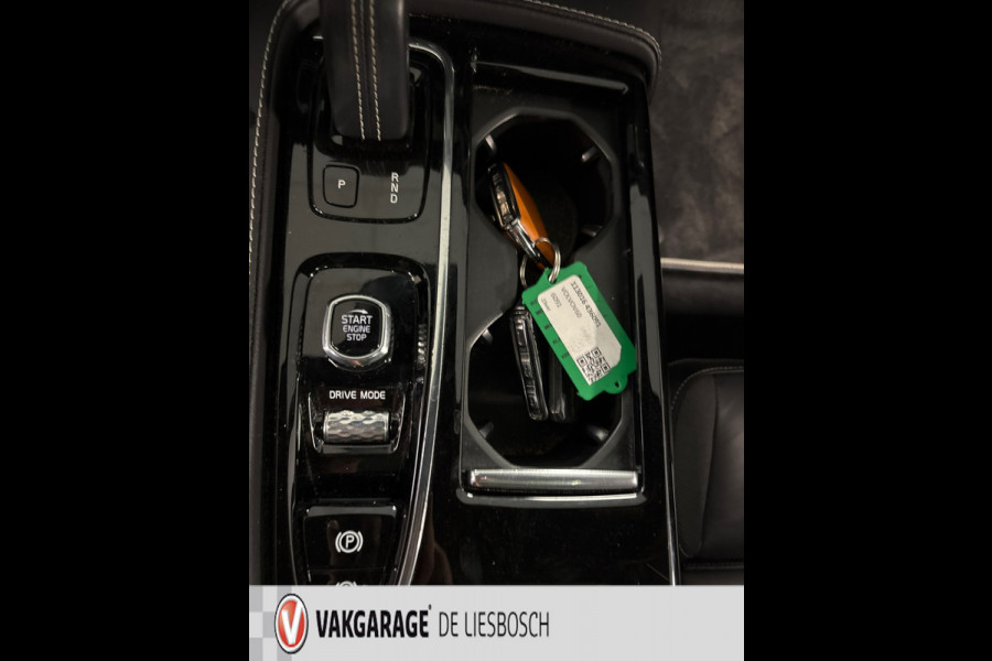Volvo V60 2.0 T6 Recharge AWD R-Design / Panorama-dak / Trekhaak / Leder / Harman-kardon