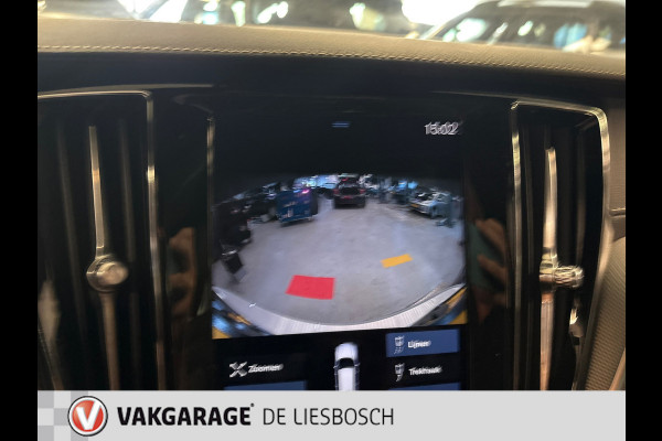 Volvo V60 2.0 T6 Recharge AWD R-Design / Panorama-dak / Trekhaak / Leder / Harman-kardon