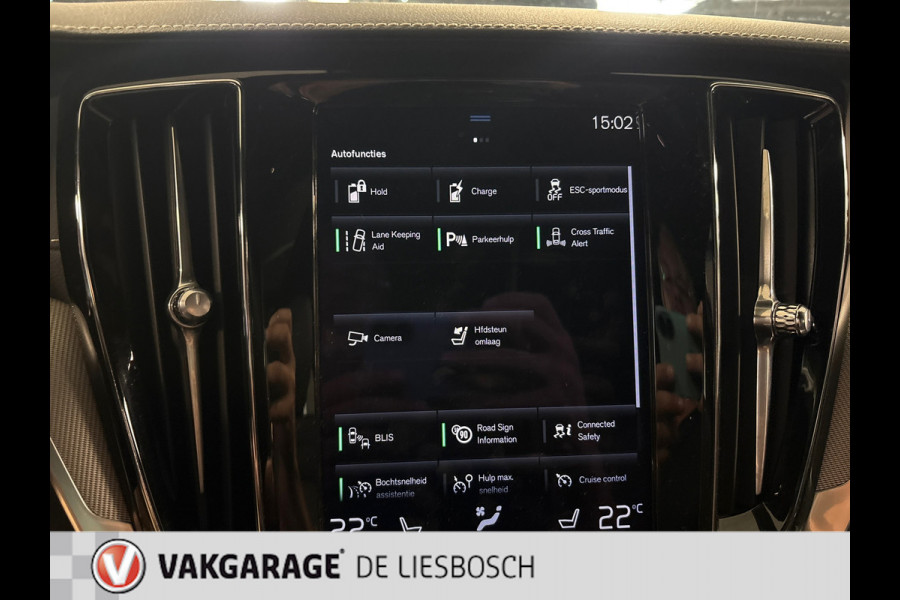 Volvo V60 2.0 T6 Recharge AWD R-Design / Panorama-dak / Trekhaak / Leder / Harman-kardon