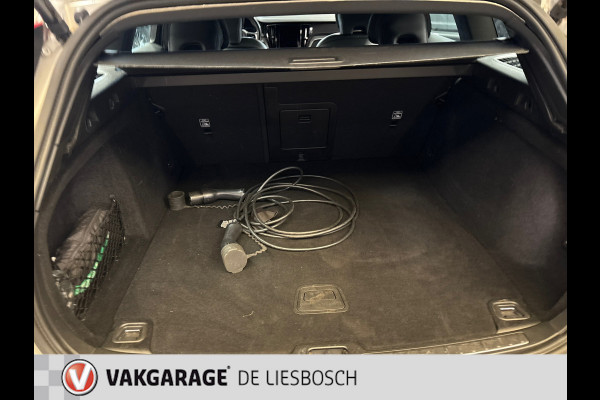 Volvo V60 2.0 T6 Recharge AWD R-Design / Panorama-dak / Trekhaak / Leder / Harman-kardon