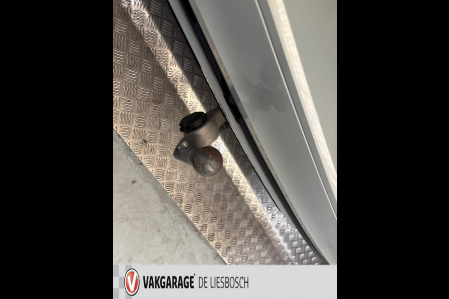 Volvo V60 2.0 T6 Recharge AWD R-Design / Panorama-dak / Trekhaak / Leder / Harman-kardon