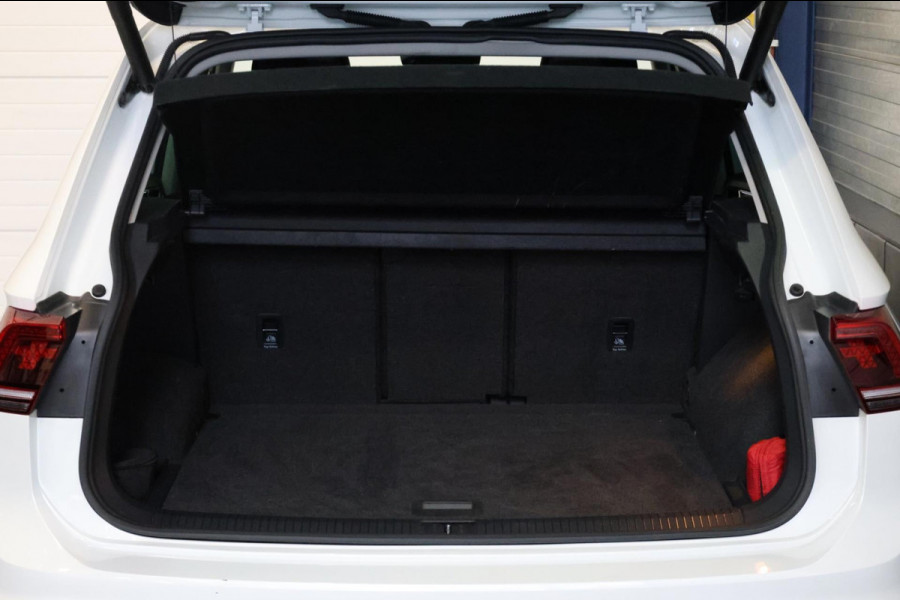 Volkswagen Tiguan 2.0 TSI 4Motion Sound R-line 180+PK LED/VIRTUAL/PANORAMADAK/S+S.VERWARMING/LMV/CAM/ACC/ECC/12 MND GARANTIE!
