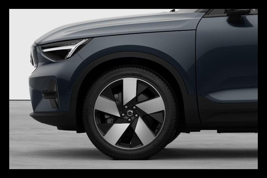Volvo EX40 Single Motor Extended Range Plus 82 kWh / Lounge Pakket / Panoramadak / 360 Camera / Extra getint glas / 20'' Velgen / Nubuck bekleding
