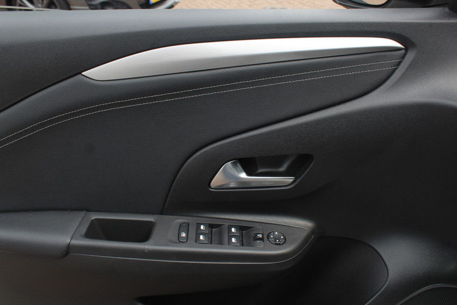 Opel Corsa 1.2 GS Line / Full option! / Panoramadak / Camera / Navigatie / Matrix LED / 17'' / Armsteun / Premiumpakket / Winterpakket / Cruise Control