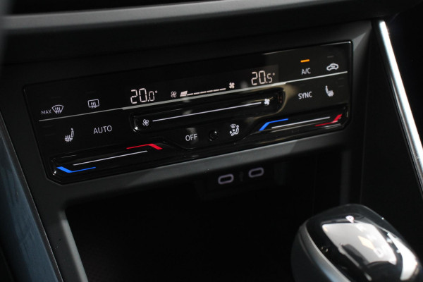 Volkswagen Polo 1.0 TSI DSG Style 110Pk | Navigatie | Apple Carplay/Android Auto | Climate Control | Virtual Cockpit | Adaptive Cruise Control | Parkeersensoren | Lane Assist | Privacy Glass |