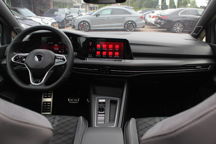 Volkswagen Golf 1.5 eTSI R-Line / Panoramadak / Camera / Harman Kardon / Matrix LED / 18'' / Navigatie / DAB / ACC / Dodehoek / Stuurverwarming / Stoelverwarming
