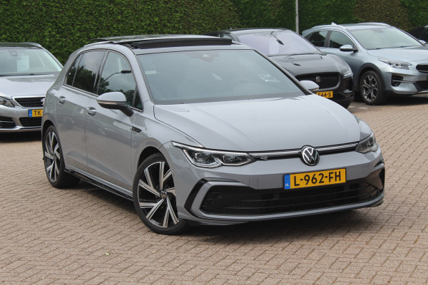 Volkswagen Golf 1.5 eTSI R-Line / Panoramadak / Camera / Harman Kardon / Matrix LED / 18'' / Navigatie / DAB / ACC / Dodehoek / Stuurverwarming / Stoelverwarming