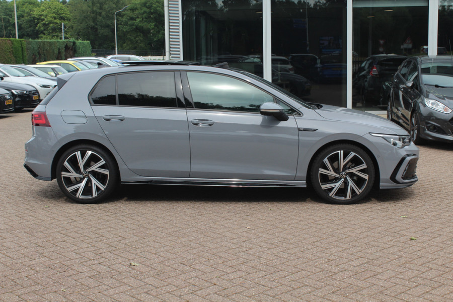Volkswagen Golf 1.5 eTSI R-Line / Panoramadak / Camera / Harman Kardon / Matrix LED / 18'' / Navigatie / DAB / ACC / Dodehoek / Stuurverwarming / Stoelverwarming