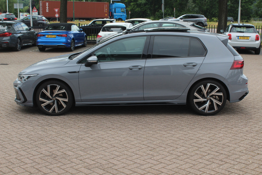 Volkswagen Golf 1.5 eTSI R-Line / Panoramadak / Camera / Harman Kardon / Matrix LED / 18'' / Navigatie / DAB / ACC / Dodehoek / Stuurverwarming / Stoelverwarming