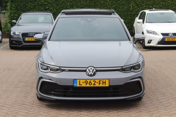 Volkswagen Golf 1.5 eTSI R-Line / Panoramadak / Camera / Harman Kardon / Matrix LED / 18'' / Navigatie / DAB / ACC / Dodehoek / Stuurverwarming / Stoelverwarming