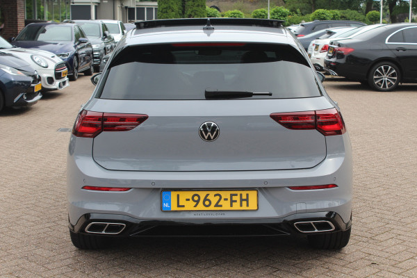 Volkswagen Golf 1.5 eTSI R-Line / Panoramadak / Camera / Harman Kardon / Matrix LED / 18'' / Navigatie / DAB / ACC / Dodehoek / Stuurverwarming / Stoelverwarming