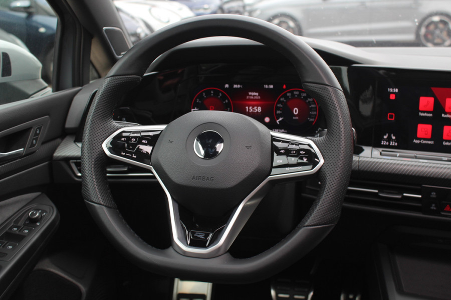 Volkswagen Golf 1.5 eTSI R-Line / Panoramadak / Camera / Harman Kardon / Matrix LED / 18'' / Navigatie / DAB / ACC / Dodehoek / Stuurverwarming / Stoelverwarming