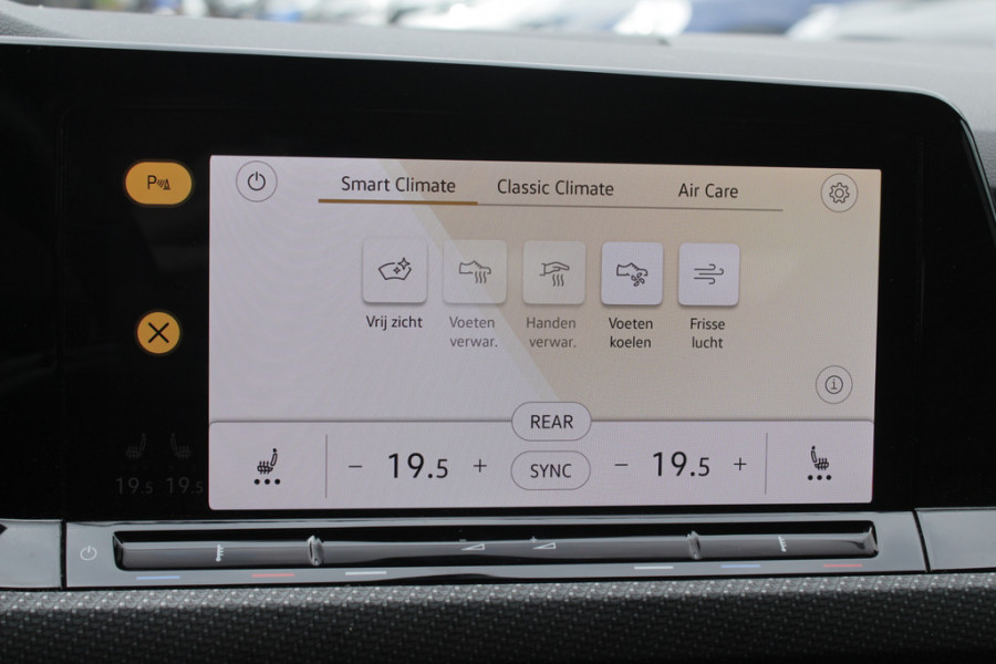 Volkswagen Golf 1.5 eTSI R-Line / Panoramadak / Camera / Harman Kardon / Matrix LED / 18'' / Navigatie / DAB / ACC / Dodehoek / Stuurverwarming / Stoelverwarming