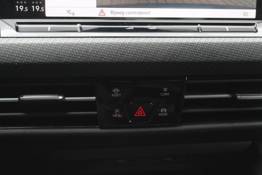Volkswagen Golf 1.5 eTSI R-Line / Panoramadak / Camera / Harman Kardon / Matrix LED / 18'' / Navigatie / DAB / ACC / Dodehoek / Stuurverwarming / Stoelverwarming
