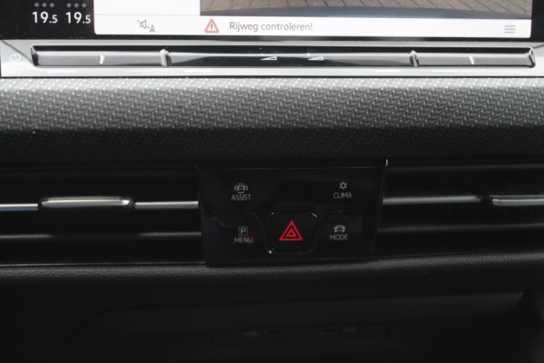 Volkswagen Golf 1.5 eTSI R-Line / Panoramadak / Camera / Harman Kardon / Matrix LED / 18'' / Navigatie / DAB / ACC / Dodehoek / Stuurverwarming / Stoelverwarming