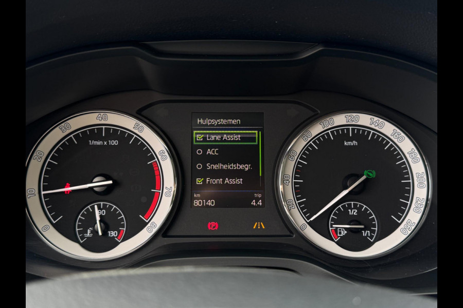 Škoda Karoq 1.5 TSI ACT Style Business TREKHAAK / CAMERA / PDC V+A / NAVI / ACC / CARPLAY / NAVI / 150PK / DSG