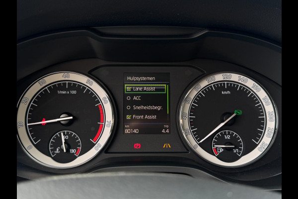 Škoda Karoq 1.5 TSI ACT Style Business TREKHAAK / CAMERA / PDC V+A / NAVI / ACC / CARPLAY / NAVI / 150PK / DSG