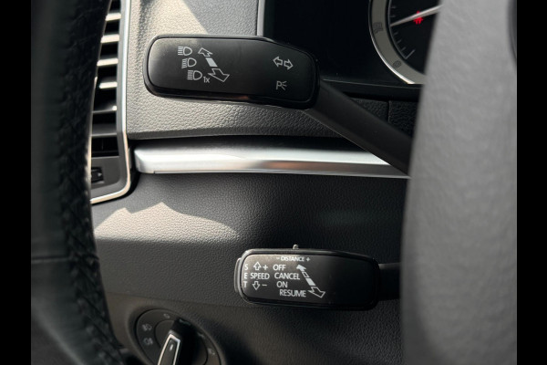 Škoda Karoq 1.5 TSI ACT Style Business TREKHAAK / CAMERA / PDC V+A / NAVI / ACC / CARPLAY / NAVI / 150PK / DSG