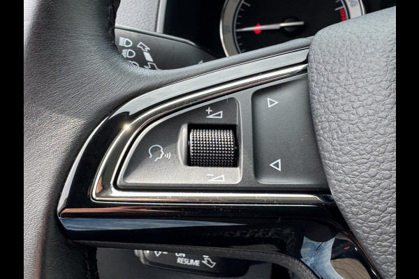 Škoda Karoq 1.5 TSI ACT Style Business TREKHAAK / CAMERA / PDC V+A / NAVI / ACC / CARPLAY / NAVI / 150PK / DSG