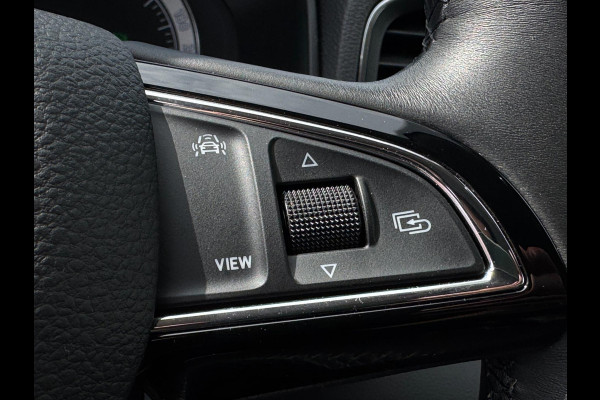 Škoda Karoq 1.5 TSI ACT Style Business TREKHAAK / CAMERA / PDC V+A / NAVI / ACC / CARPLAY / NAVI / 150PK / DSG