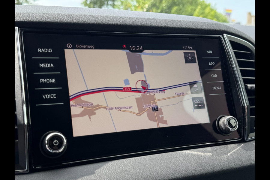 Škoda Karoq 1.5 TSI ACT Style Business TREKHAAK / CAMERA / PDC V+A / NAVI / ACC / CARPLAY / NAVI / 150PK / DSG