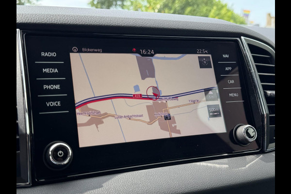 Škoda Karoq 1.5 TSI ACT Style Business TREKHAAK / CAMERA / PDC V+A / NAVI / ACC / CARPLAY / NAVI / 150PK / DSG