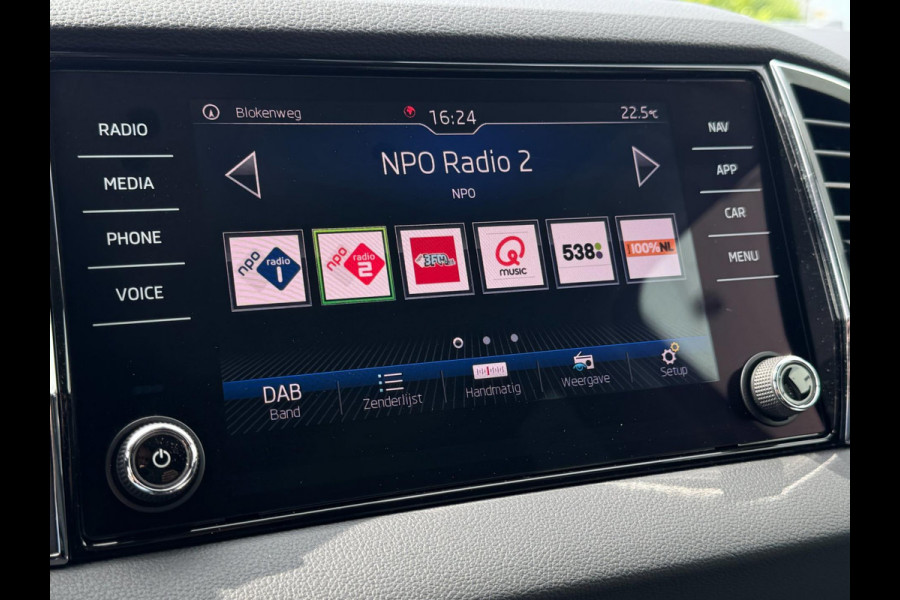Škoda Karoq 1.5 TSI ACT Style Business TREKHAAK / CAMERA / PDC V+A / NAVI / ACC / CARPLAY / NAVI / 150PK / DSG